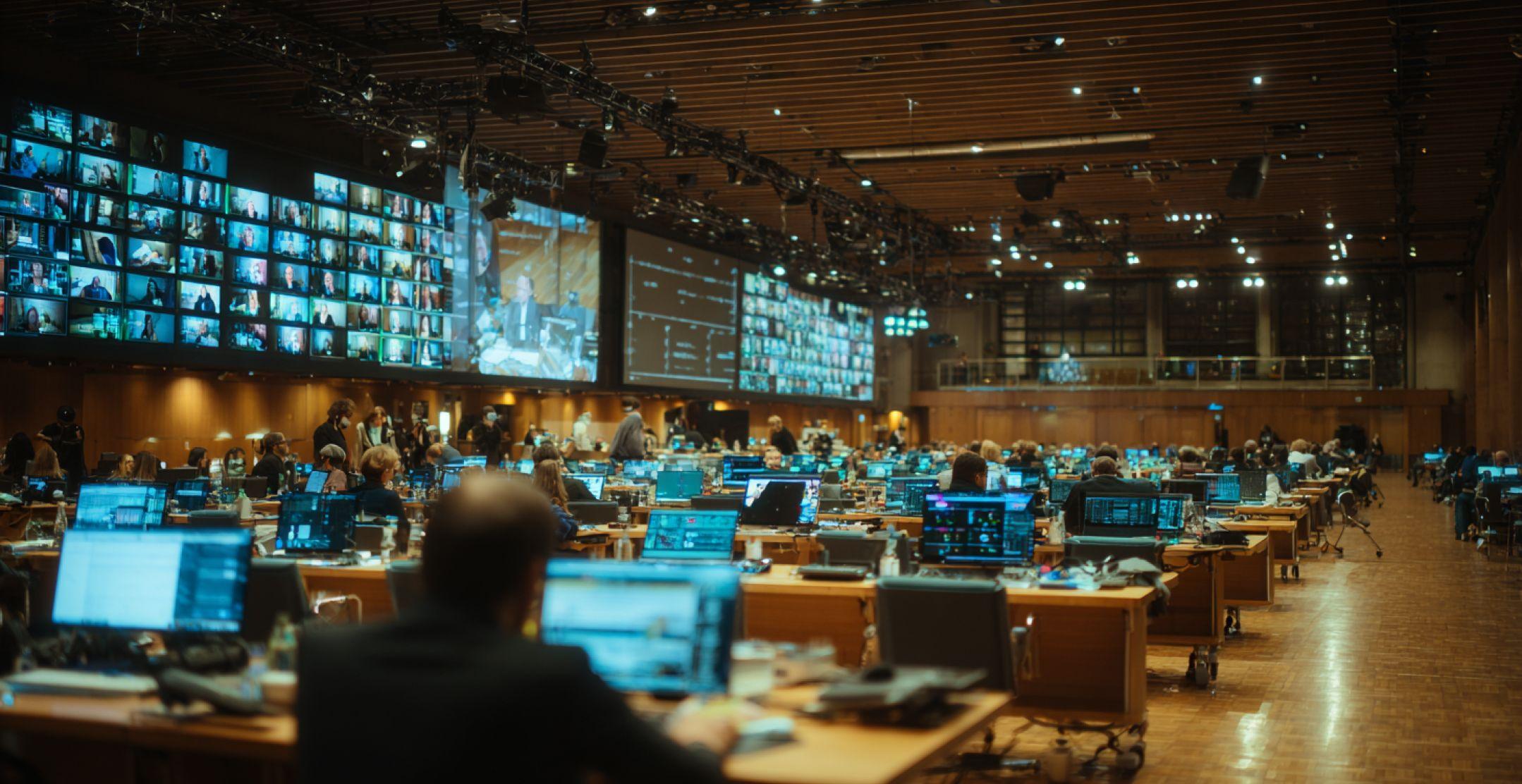 СО РАН в Новосибирске в 2022 году проводит международную конференцию в гибридном формате. Организована сеть CDN для трансляции в 33 странах.